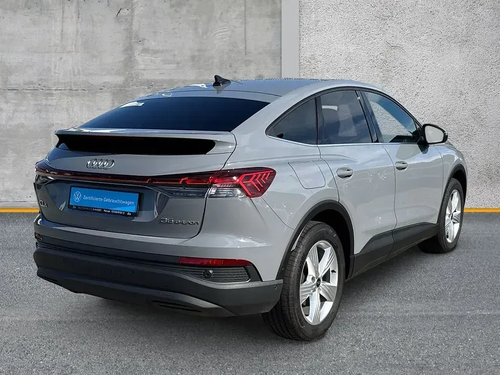 Gebraucht Audi Q4 Sportback e-tron Comfort 125 kW (170 PS) 2023 Kieselgrau SUV