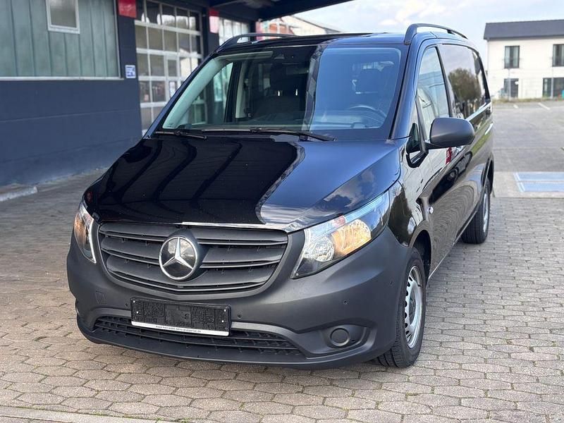Second-hand Mercedes Vito 163 CP (119 kW) 2022 Negru Van