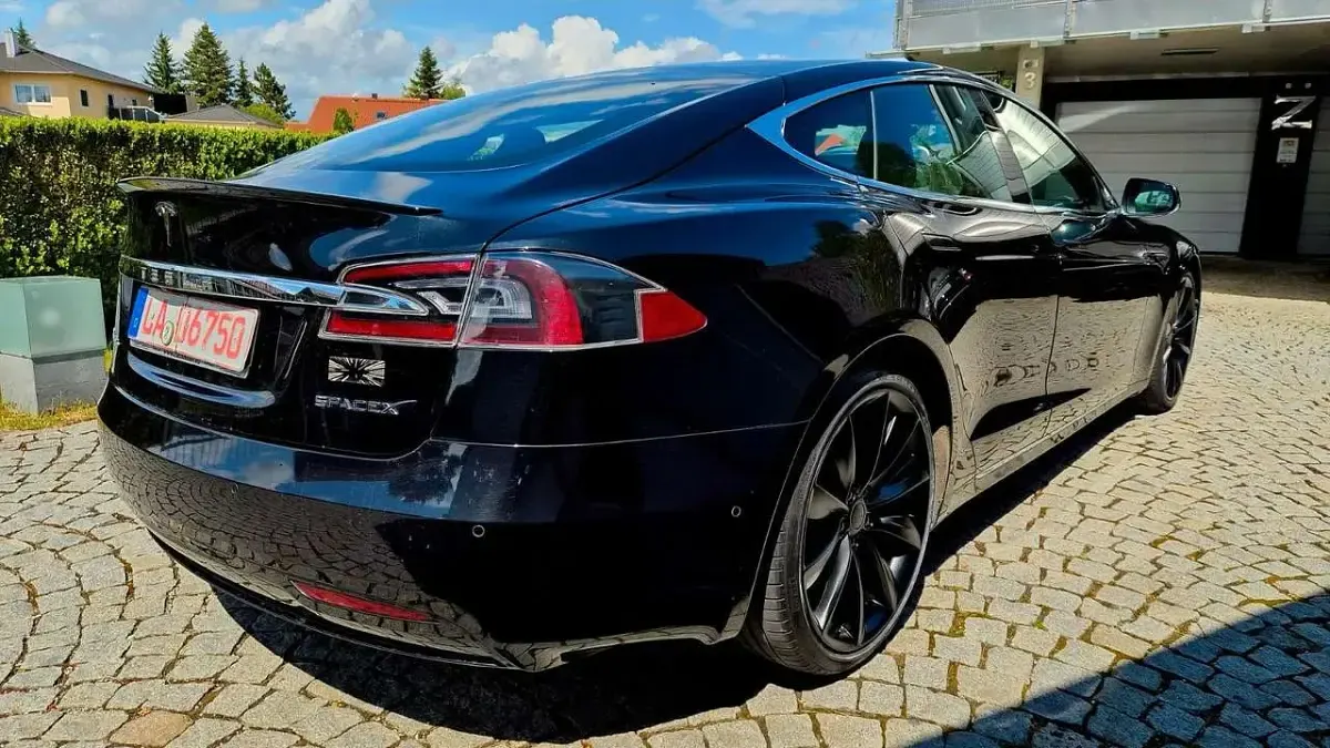 Used Tesla Model S 386 kW (525 HP) 2017 Black Hatchback