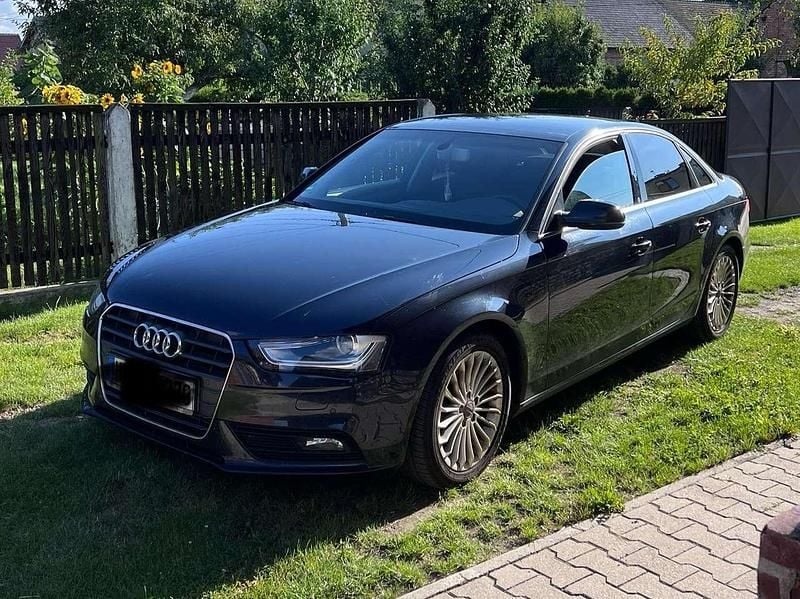 Blau Gebraucht 2014 Audi A4 Ambiente Limousine | 9.333 € (Fairer Preis) - Bild 1/4