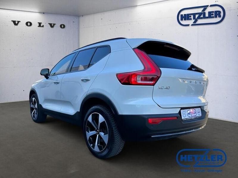 Gebraucht Volvo XC40 Plus 163 PS (119 kW) 2024 Crystal white pearl SUV