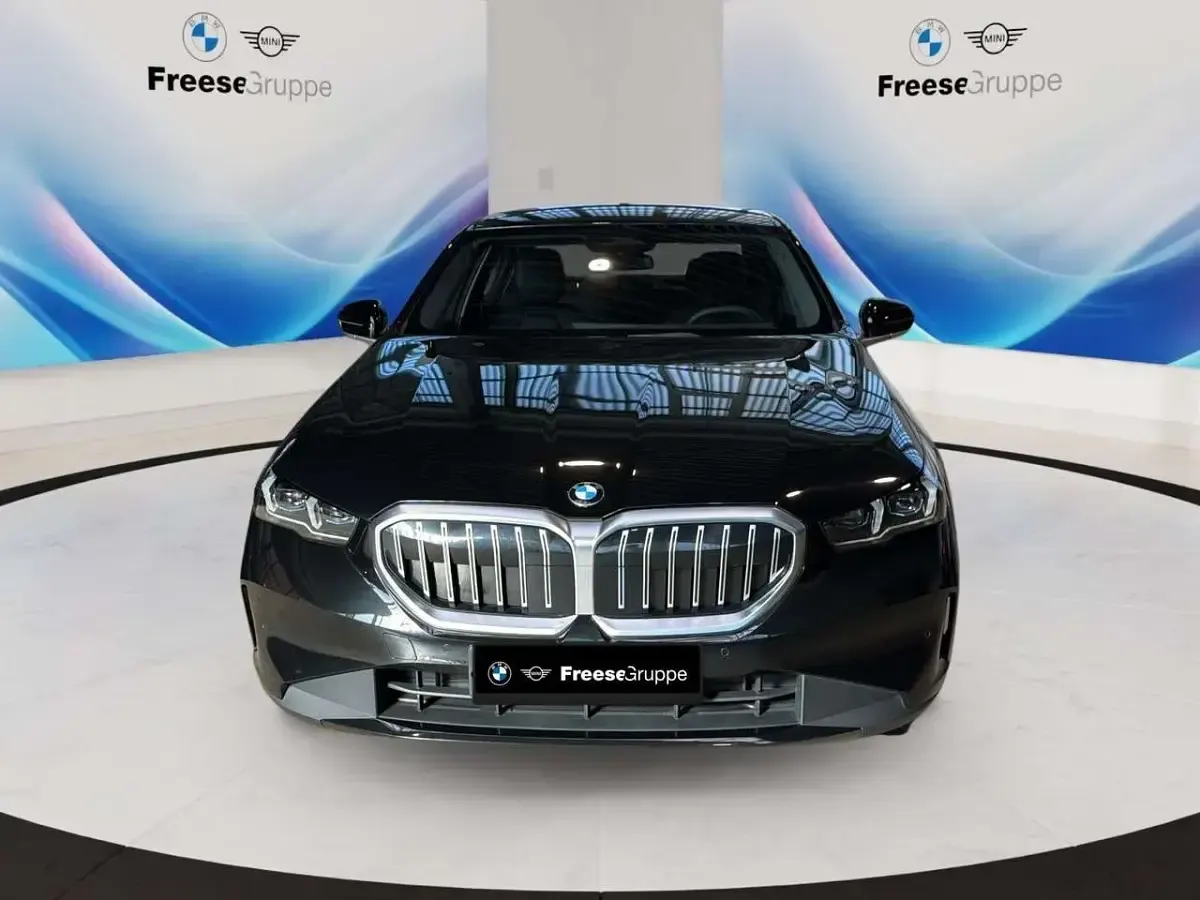 Gebraucht BMW 520 Sport Line 208 PS (152 kW) 2024 Schwarz Limousine