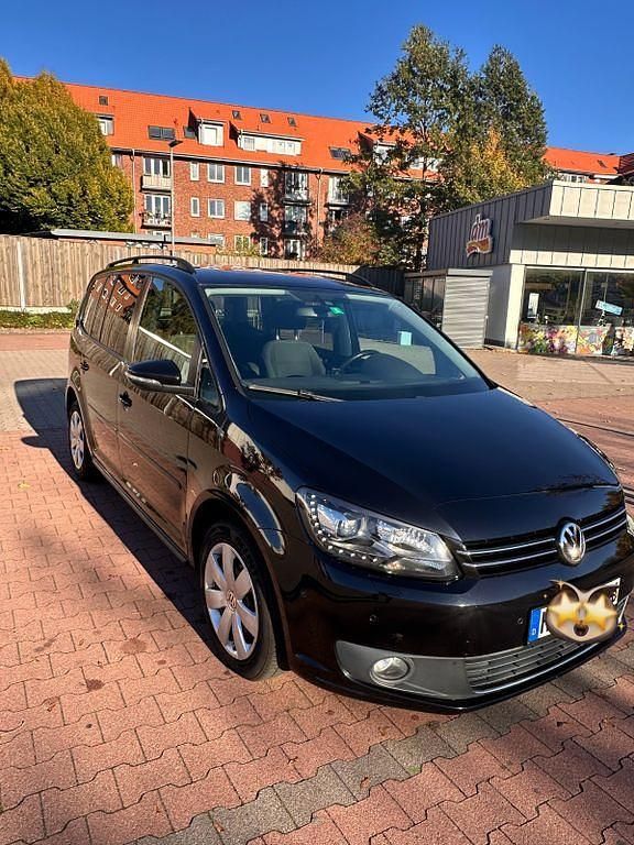 Schwarz Gebraucht 2015 VW Touran Cup Van / Kleinbus | 13.500 € (Etwas zu teuer) - Bild 1/4