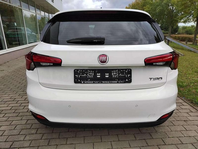 Gebraucht Fiat Tipo Easy 95 PS (69 kW) 2017 Gelato weiß Limousine