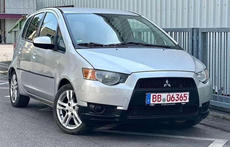 Grau Gebraucht 2011 Mitsubishi Colt Kleinwagen | 4.200 € (Guter Preis) - Bild 1/4