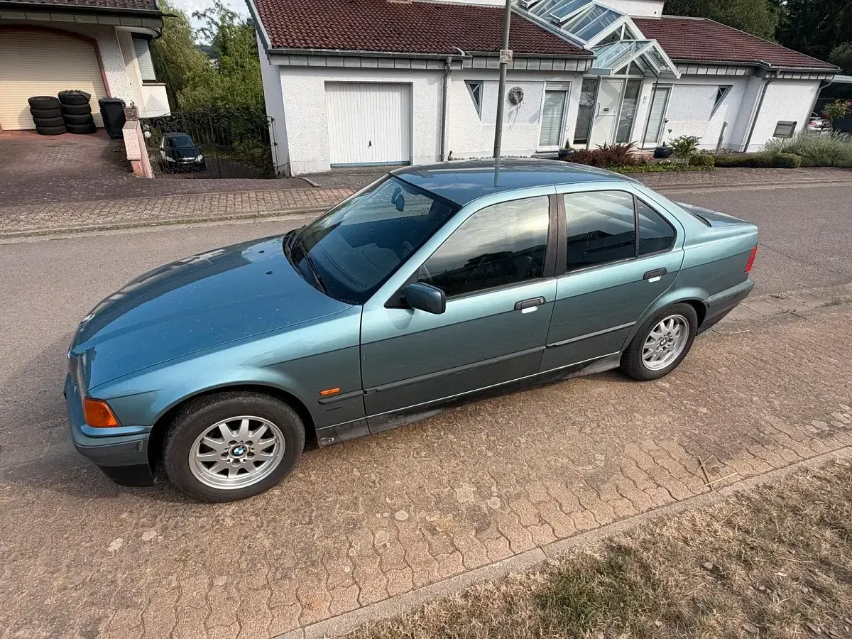 Gebraucht BMW 318 116 PS (85 kW) 1997 Grün Limousine