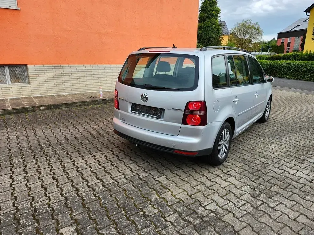 Gebraucht VW Touran Trendline 105 PS (77 kW) 2009 Silber Van / Kleinbus