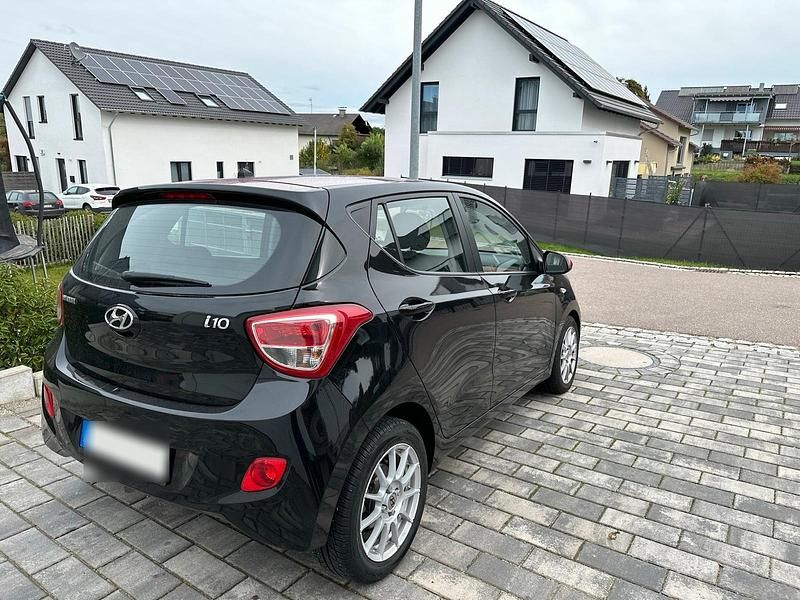 Gebraucht Hyundai i10 67 PS (49 kW) 2017 Schwarz Kleinwagen