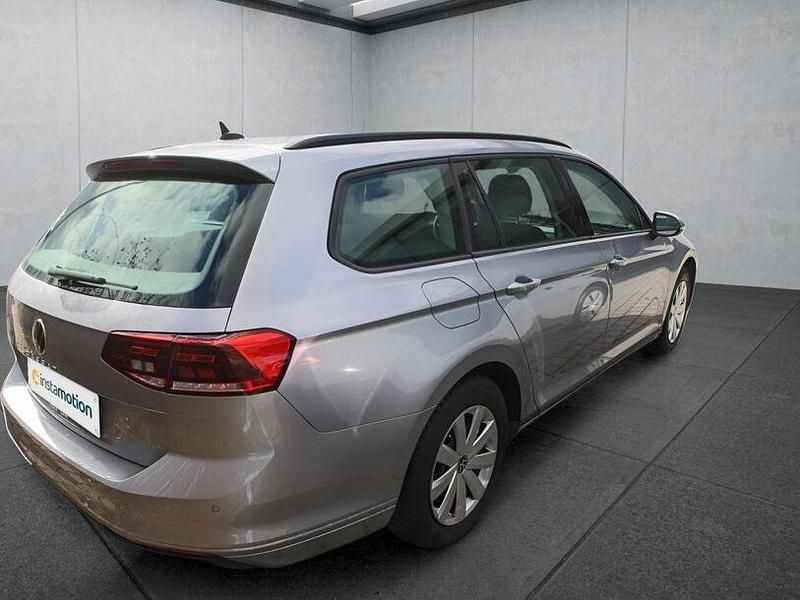 Gebraucht VW Passat 150 PS (110 kW) 2022 Silber Kombi