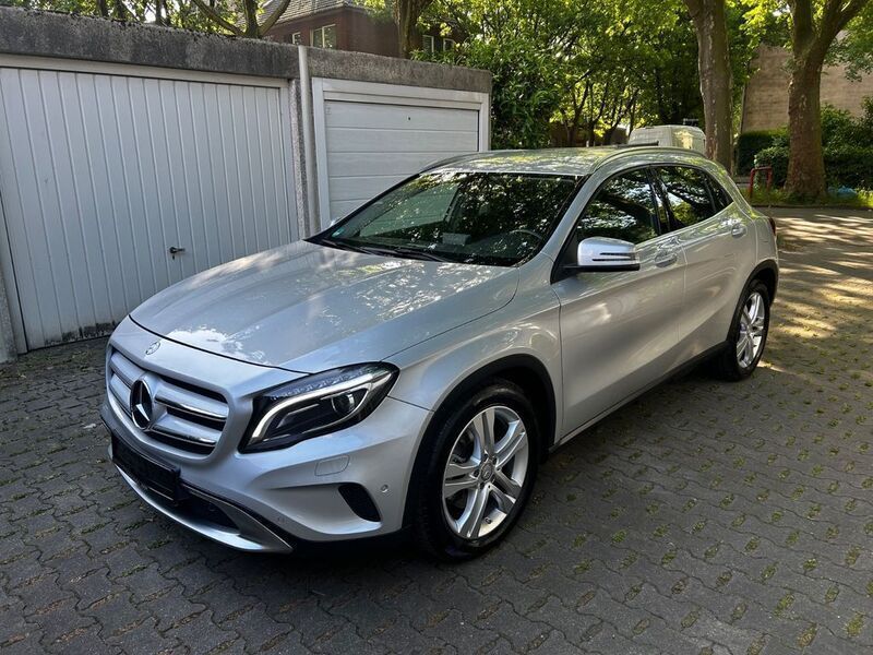 Silber Gebraucht 2014 Mercedes GLA250 SUV | 15.950 € (Superpreis) - Bild 1/4