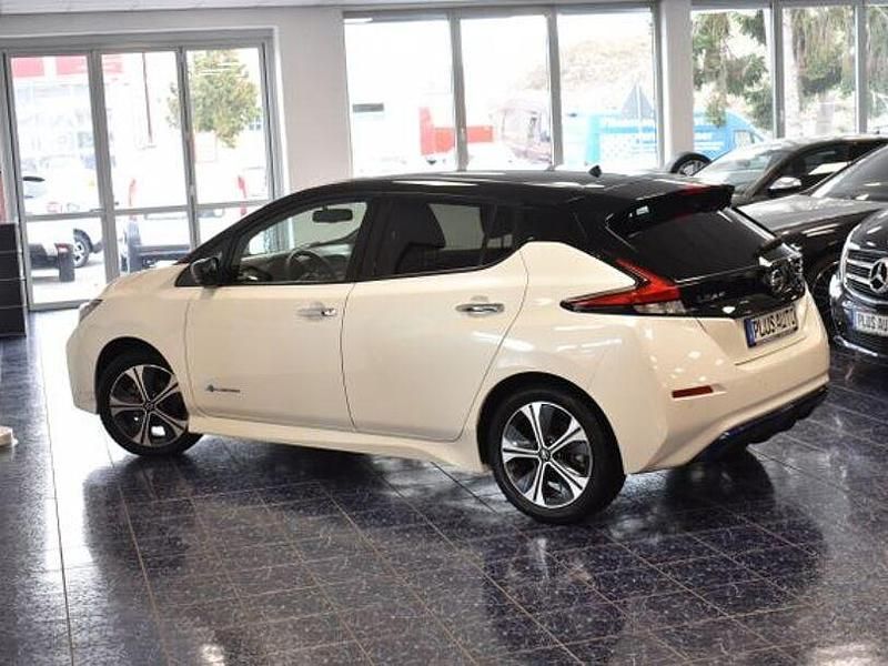 Gebraucht Nissan Leaf 360º 110 kW (150 PS) 2020 Pearl white/black m Kleinwagen