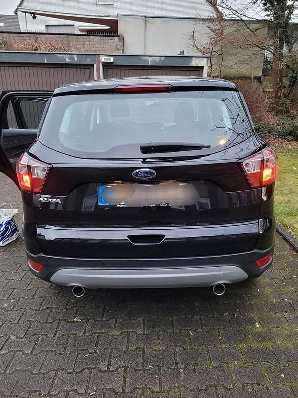 Gebraucht Ford Kuga Trend 120 PS (88 kW) 2019 Schwarz SUV
