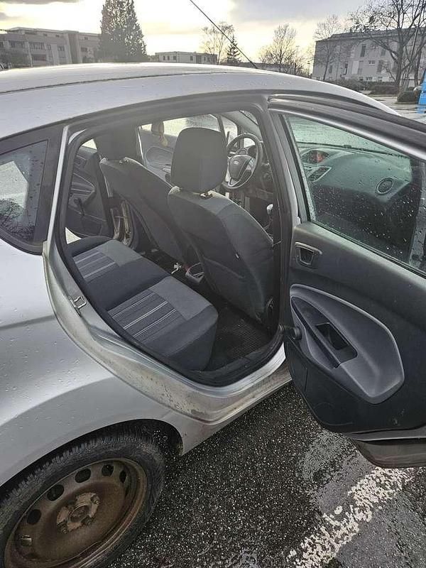 Gebraucht Ford Fiesta Ghia 82 PS (60 kW) 2008 Silber Kleinwagen