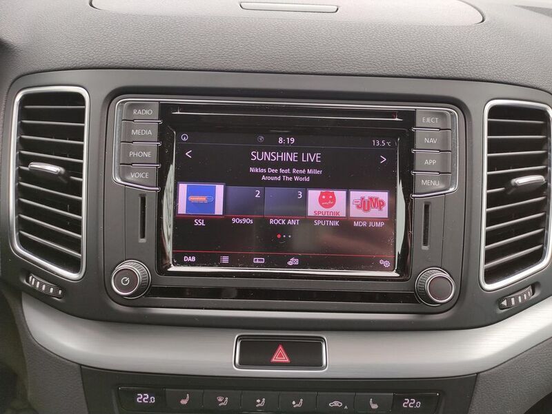 Gebraucht VW Sharan Comfortline 150 PS (110 kW) 2022 Pure white Van / Kleinbus