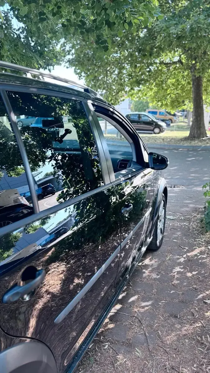 Gebraucht VW Touran Cross 170 PS (125 kW) 2011 Schwarz Van / Kleinbus