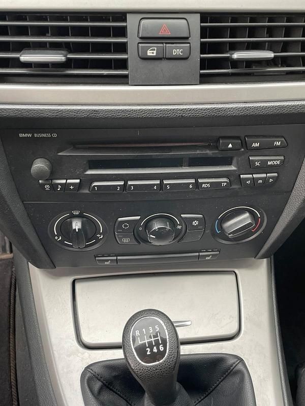 Gebraucht BMW 318 129 PS (94 kW) 2005 Grau Limousine