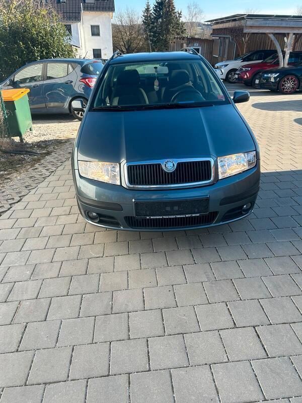 Grau Gebraucht 2006 Skoda Fabia Kleinwagen | 1.250 € - Bild 1/4