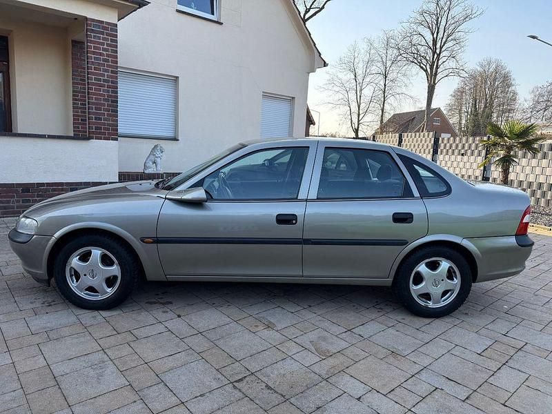 Gebraucht Opel Vectra 101 PS (74 kW) 1998 Grau Limousine