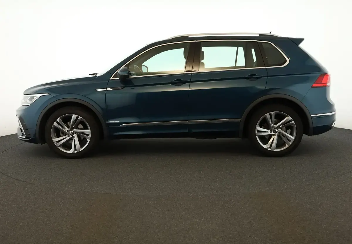 Gebraucht VW Tiguan R-line 150 PS (110 kW) 2022 Nightshade blue metallic SUV