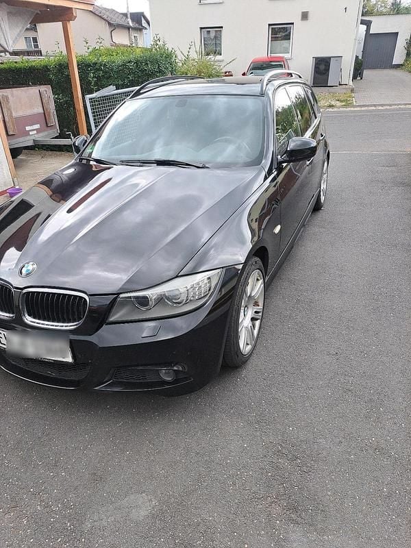 Schwarz Gebraucht 2010 BMW 318 M Sport Kombi | 5.250 € (Guter Preis) - Bild 1/4