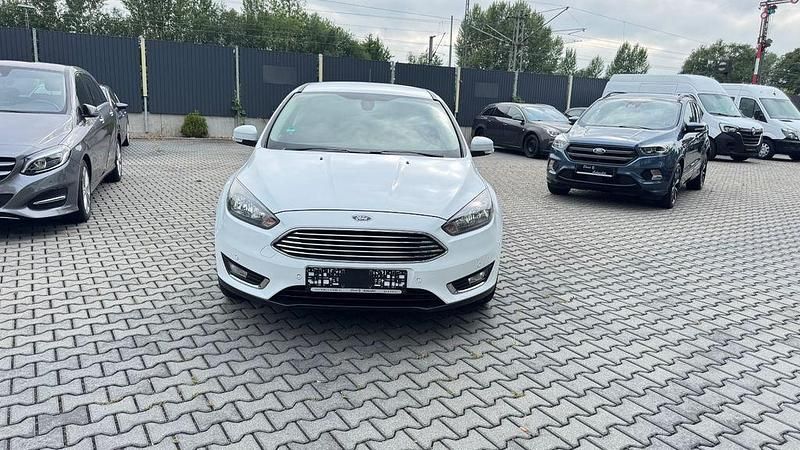 Weiß Gebraucht 2017 Ford Focus Titanium Limousine | 6.400 € (Superpreis) - Bild 1/4