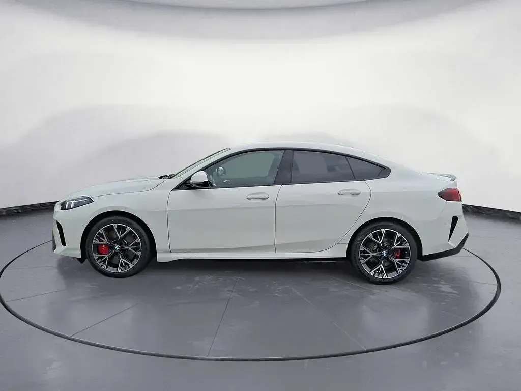 Gebraucht BMW 223 Active Tourer M Sport 218 PS (160 kW) 2025 Weiß Van / Kleinbus