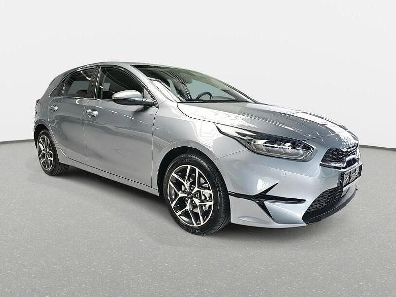 Gebraucht Kia Ceed Spirit 140 PS (102 kW) 2024 Silber Kleinwagen