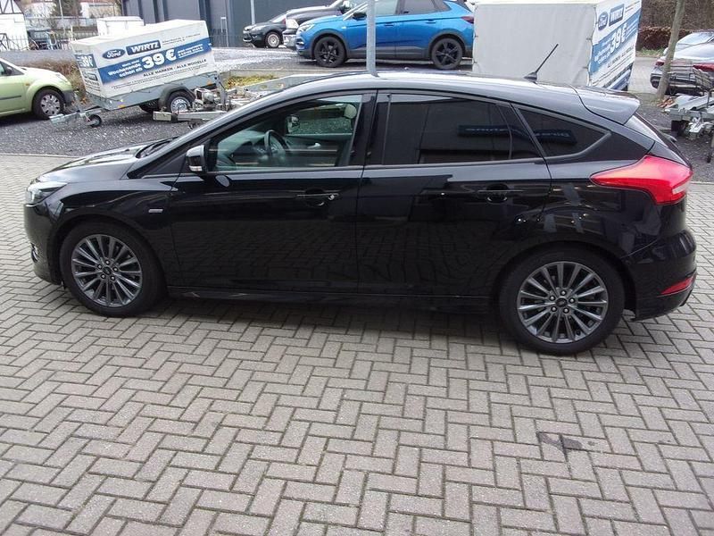 Second-hand Ford Focus ST-Line 150 CP (110 kW) 2017 Negru Berlinǎ