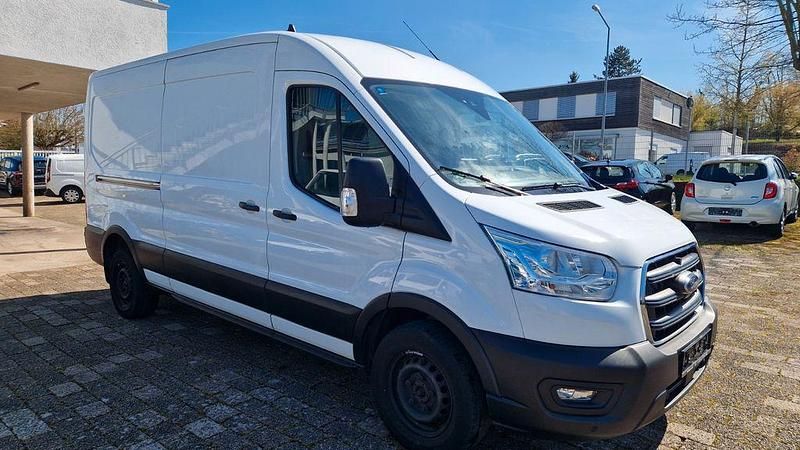 Gebraucht Ford Transit Trend 131 PS (96 kW) 2021 Weiß Van / Kleinbus