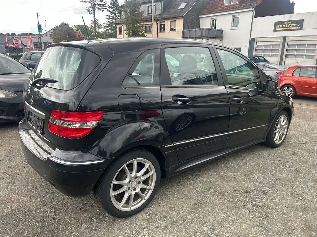 Gebraucht Mercedes B180 116 PS (85 kW) 2011 Schwarz Van / Kleinbus