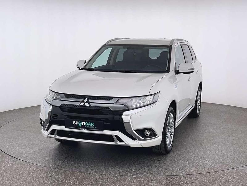 Weiß Gebraucht 2021 Mitsubishi Outlander P-HEV Basis SUV | 21.970 € (Fairer Preis) - Bild 1/4