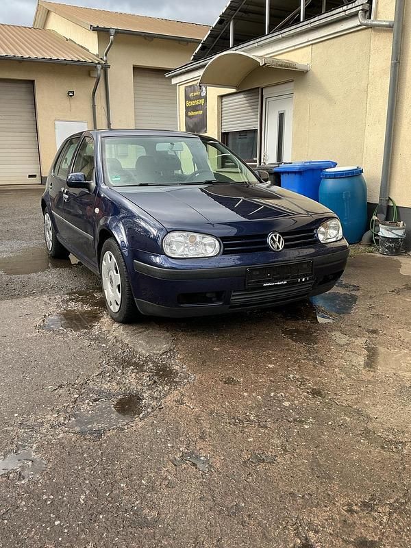 Gebraucht VW Golf IV 105 PS (77 kW) 2001 Blau Kleinwagen