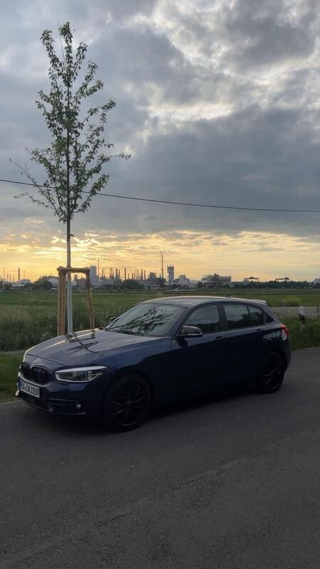 Blau Gebraucht 2018 BMW 116 Kleinwagen | 16.500 € - Bild 1/4