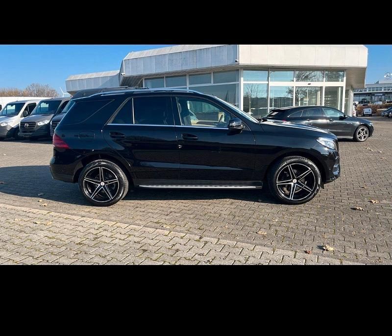 Gebraucht Mercedes GLE250 204 PS (150 kW) 2016 Schwarz SUV