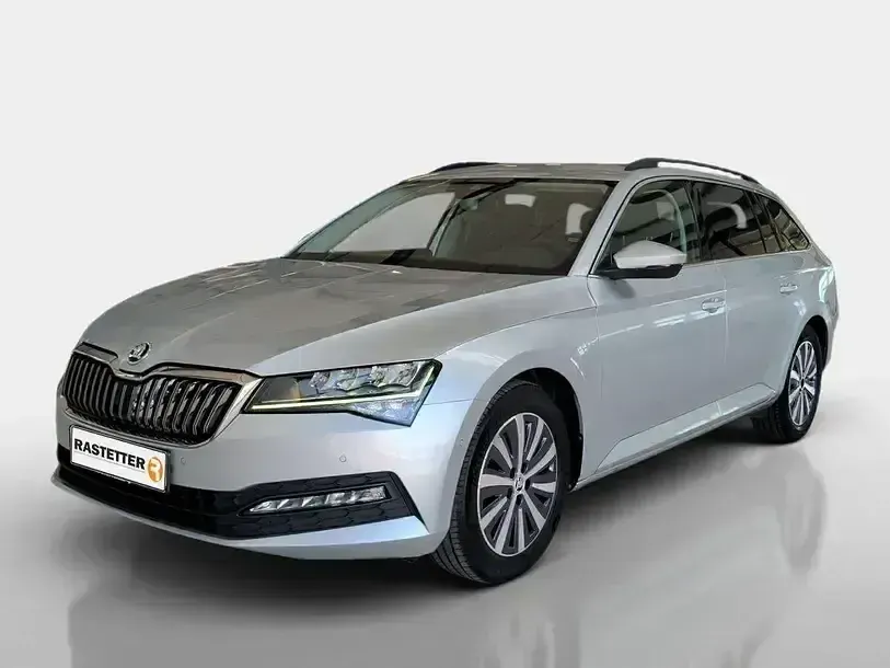 Gebraucht Skoda Superb Ambition 150 PS (110 kW) 2022 Brilliantsilber Kombi