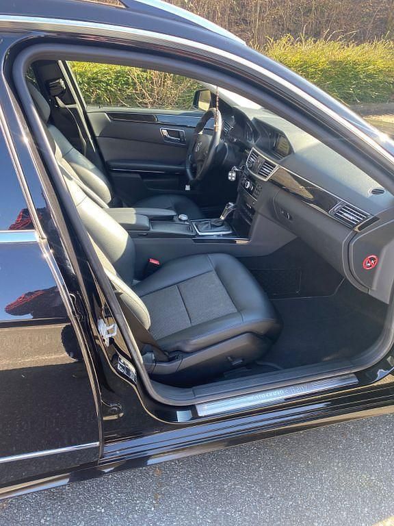 Gebraucht Mercedes E200 Avantgarde 184 PS (135 kW) 2011 Schwarz Limousine