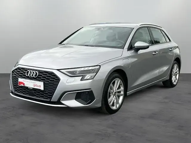 Gebraucht Audi A3 Sportback e-tron Basis 204 PS (150 kW) 2024 Florettsilber metallic Kleinwagen