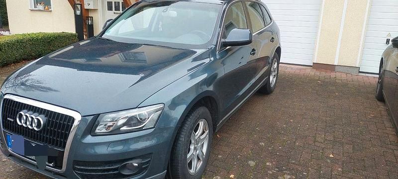 Grau Gebraucht 2010 Audi Q5 SUV | 10.000 € (Fairer Preis) - Bild 1/4