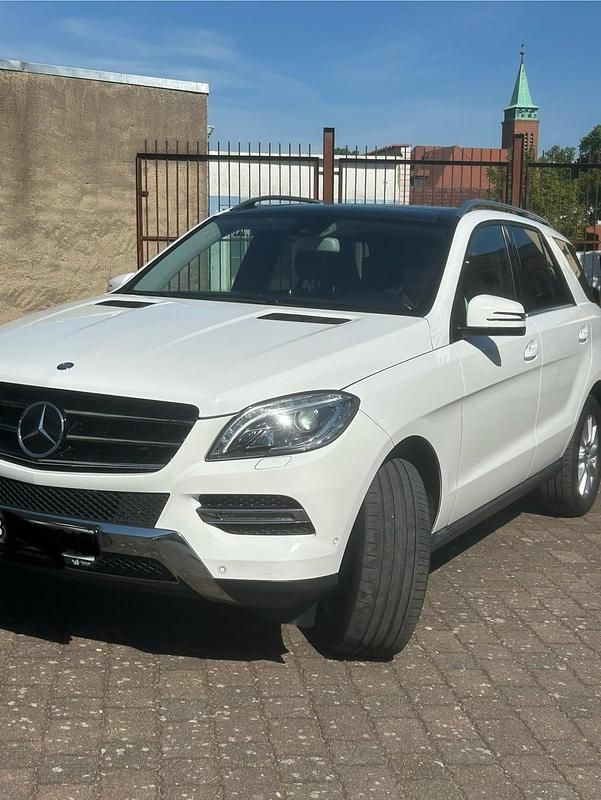 Weiß Gebraucht 2014 Mercedes ML350 SUV | 26.999 € - Bild 1/4