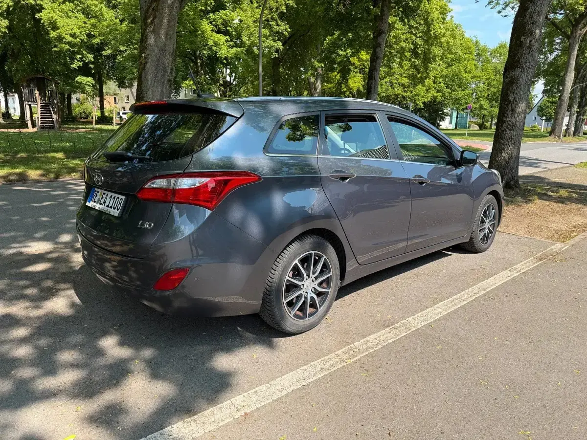 Second-hand Hyundai i30 110 CP (80 kW) 2015 Gri Break