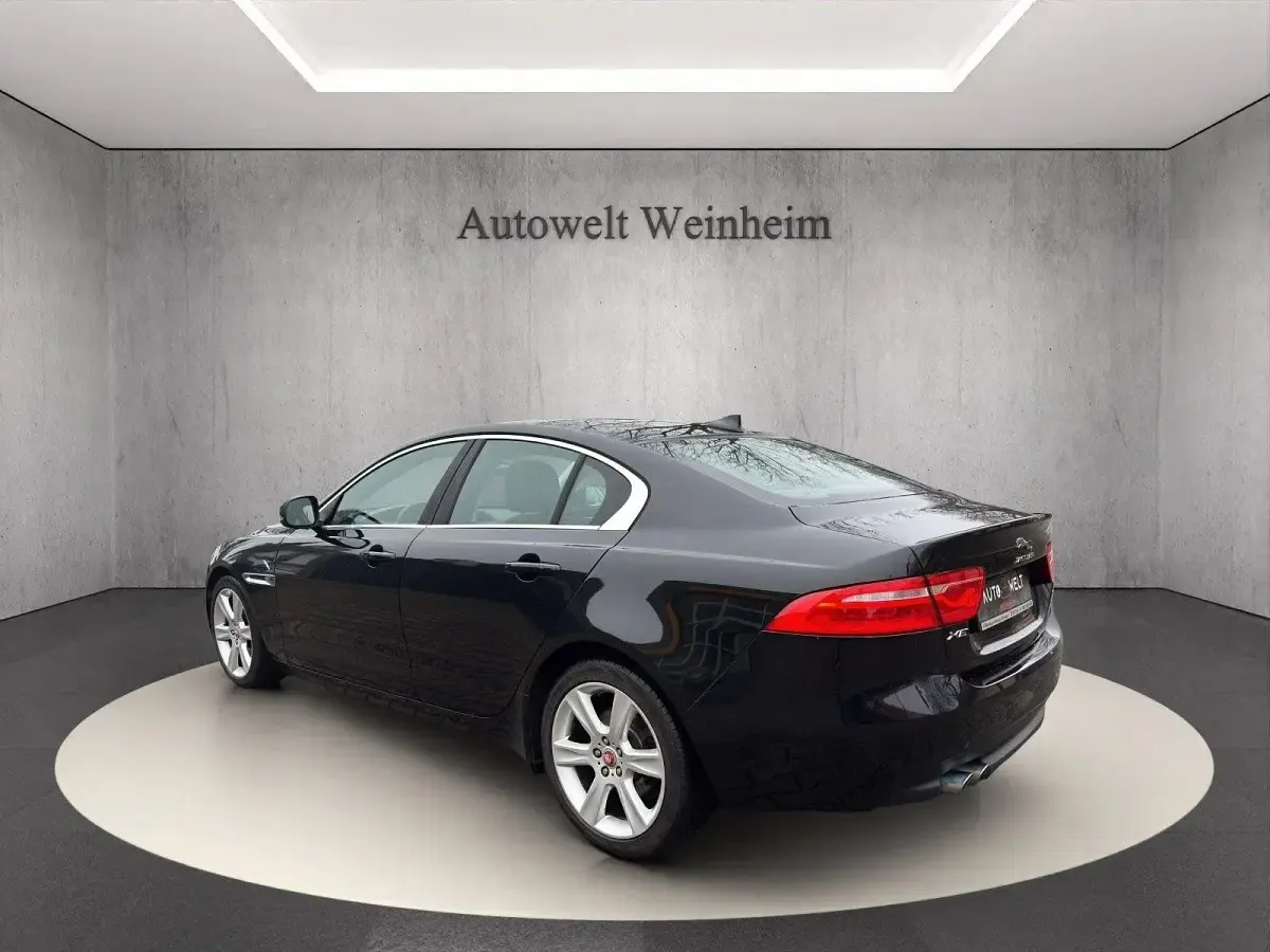 Gebraucht Jaguar XE Prestige 179 PS (131 kW) 2015 Schwarz Limousine