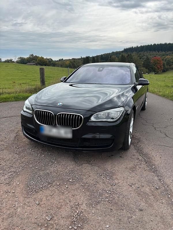Gebraucht BMW 750 Comfort Edition 449 PS (330 kW) 2014 Schwarz Limousine