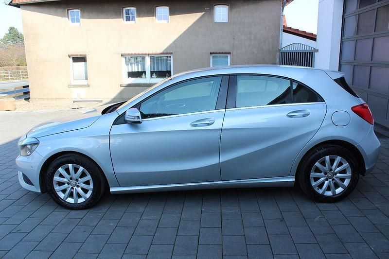 Gebraucht Mercedes A200 Style 136 PS (100 kW) 2014 Silber Limousine