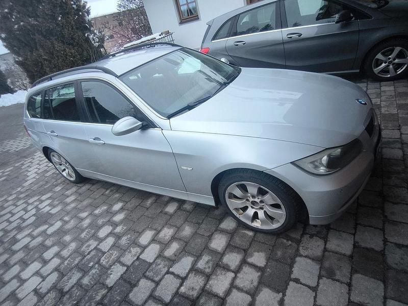 Gebraucht BMW 330 231 PS (169 kW) 2006 Silber Kombi