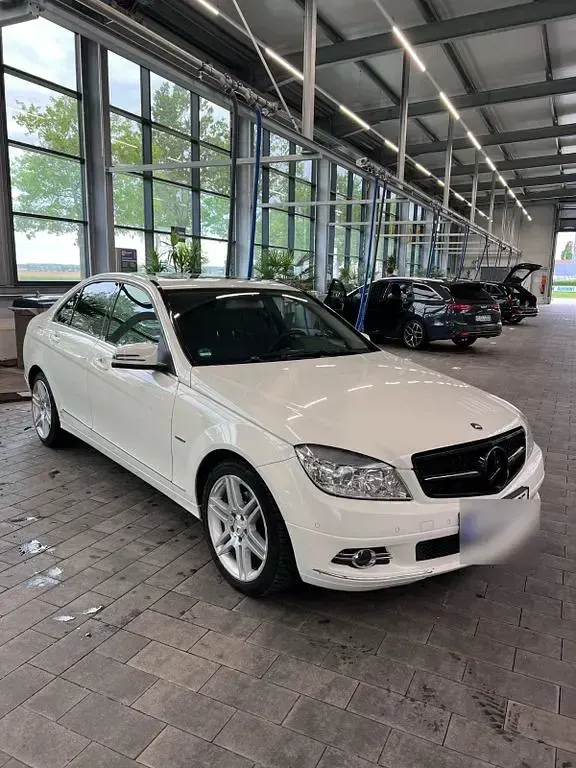 Gebraucht Mercedes C200 184 PS (135 kW) 2009 Weiß Limousine