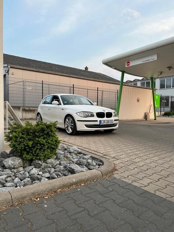Weiß Gebraucht 2008 BMW 118 Kleinwagen | 4.200 € (Fairer Preis) - Bild 1/4