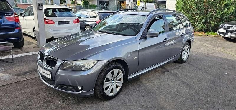 Spacegrau Gebraucht 2009 BMW 318 Kombi | 6.500 € (Fairer Preis) - Bild 1/4