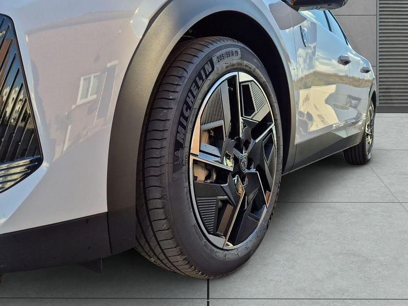 Neu Peugeot 408 GT Premium 145 PS (106 kW) 2025 Okenit weiß met. Limousine