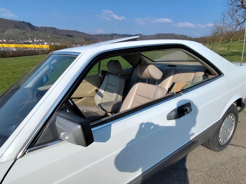 Usata Mercedes 500 252 CV (185 kW) 1989 Bianco Coupé