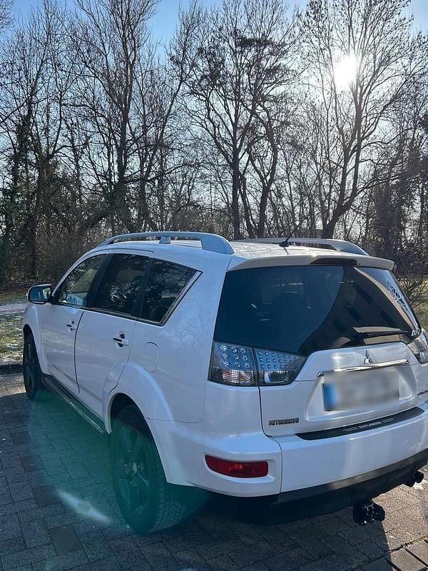Gebraucht Mitsubishi Outlander 156 PS (114 kW) 2010 Weiß SUV